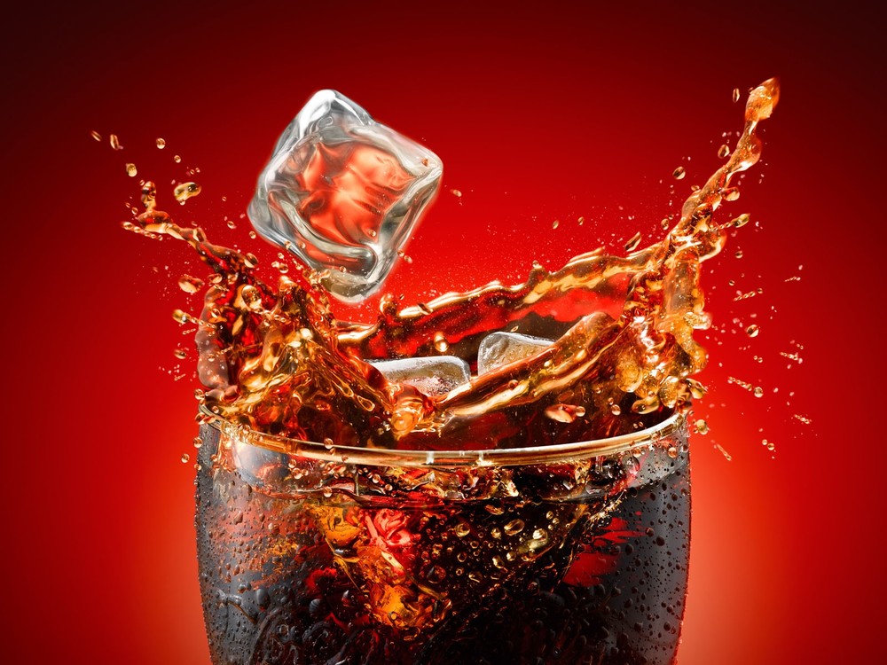 Coca-cola bất ngờ được biết đến khi dược sĩ John Pemberton cố gắng tìm ra phương thuốc chữa bệnh đau đầu bằng cách trộn các chất lại với nhau. Đến nay nó đã trở thành thứ đồ uống thương hiệu và bày bán rộng rãi trên thị trường.